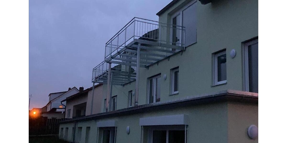 Dachgeschoßwohnung Zell - 4 Zimmer, 105 m&sup2;, 925&euro; | Angebot:24729625