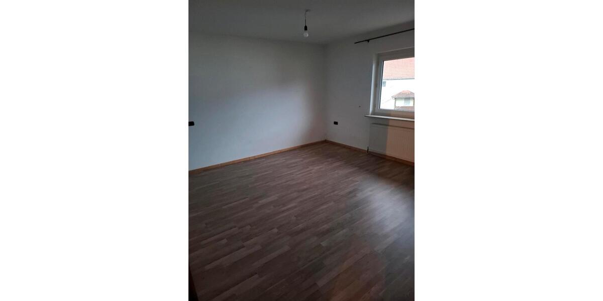 Etagenwohnung Hungen - 4 Zimmer, 100 m&sup2;, 1.050&euro; | Angebot:26234370