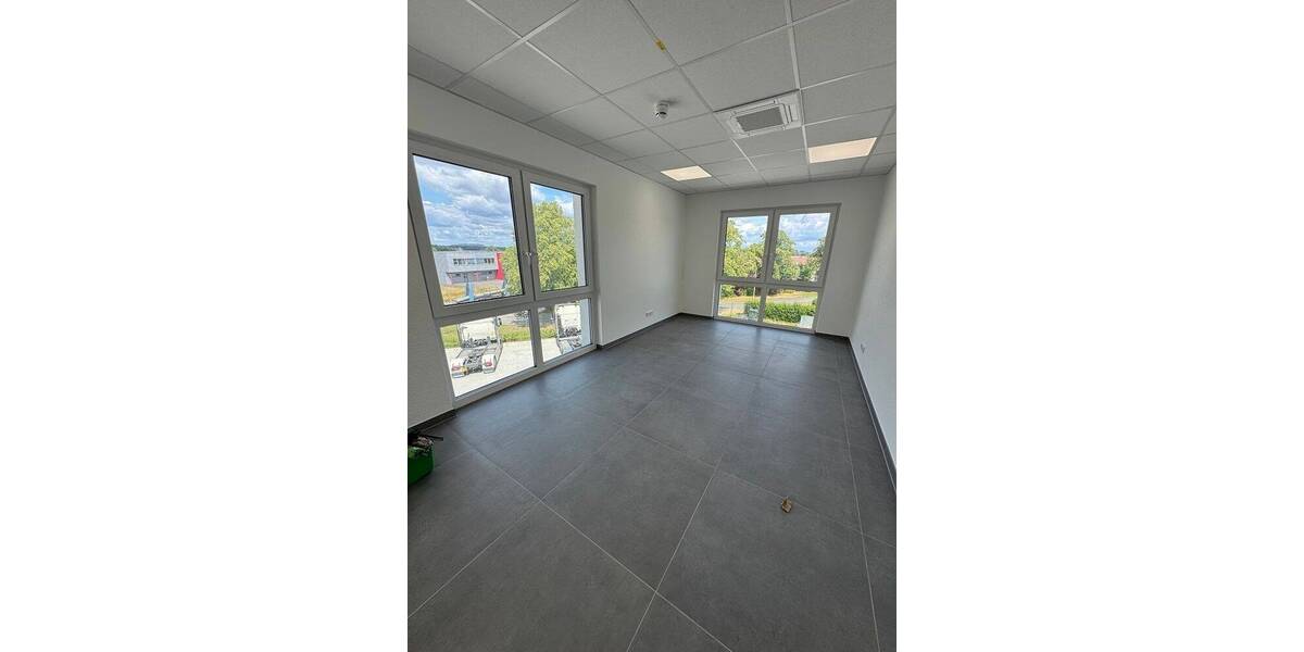 Gewerbeobjekt Lindhorst - 5 Zimmer, 207 m&sup2;, 2.200&euro; | Angebot:23516415