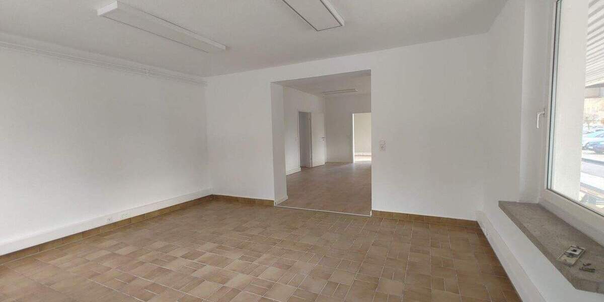 Verkehrsgünstig gelegene BüroLadeneinheit 3 zimmer