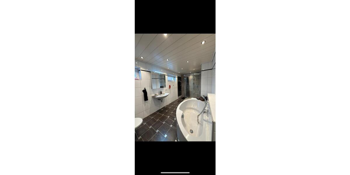 Etagenwohnung Bellheim - 6 Zimmer, 196 m&sup2;, 2.294&euro; | Angebot:24445922