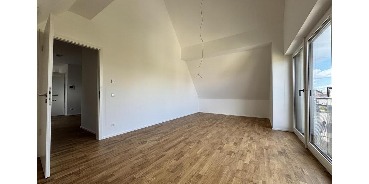 Erstbezug: Großzügige 3 Zimmer Dachgeschosswohnung mit EBK und TG-Stellplatz in Ulm-Lehr! 3 zimmer