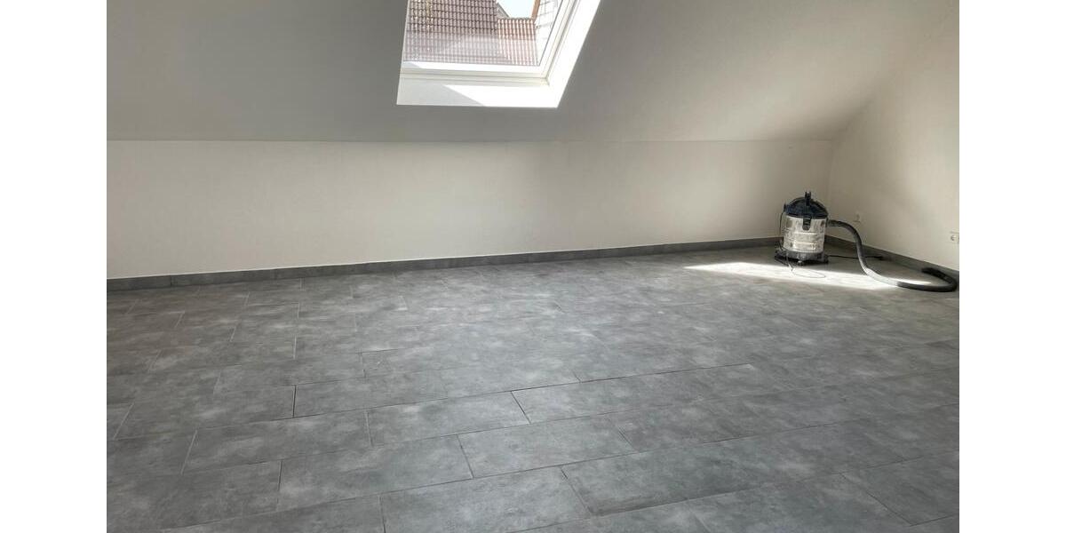 Dachgeschoßwohnung Brackenheim - 4 Zimmer, 80 m&sup2;, 1.325&euro; | Angebot:26047524