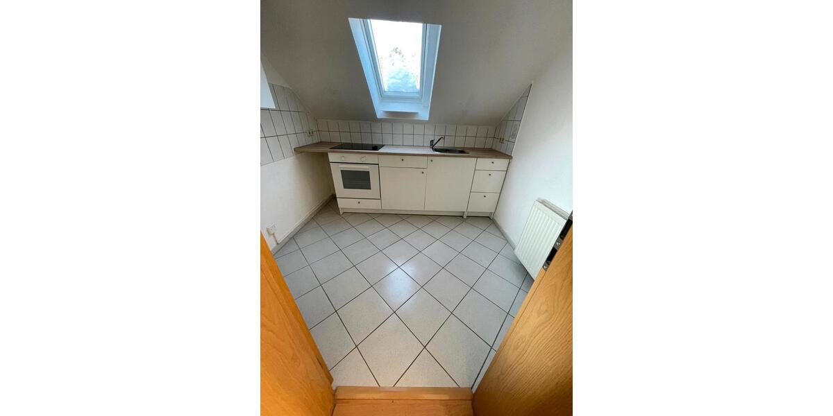 Dachgeschoßwohnung Reichenbach im Vogtland - 2 Zimmer, 45 m&sup2;, 400&euro; | Angebot:24535100
