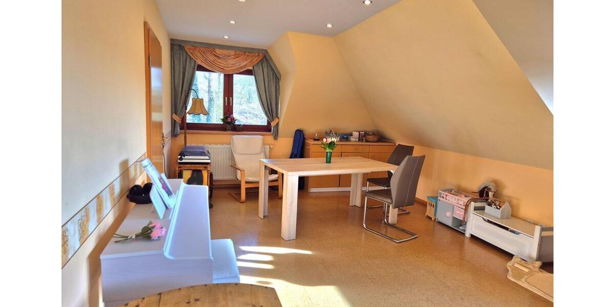 Dachgeschoßwohnung Raddestorf - 3 Zimmer, 95 m&sup2;, 1.160&euro; | Angebot:26050342