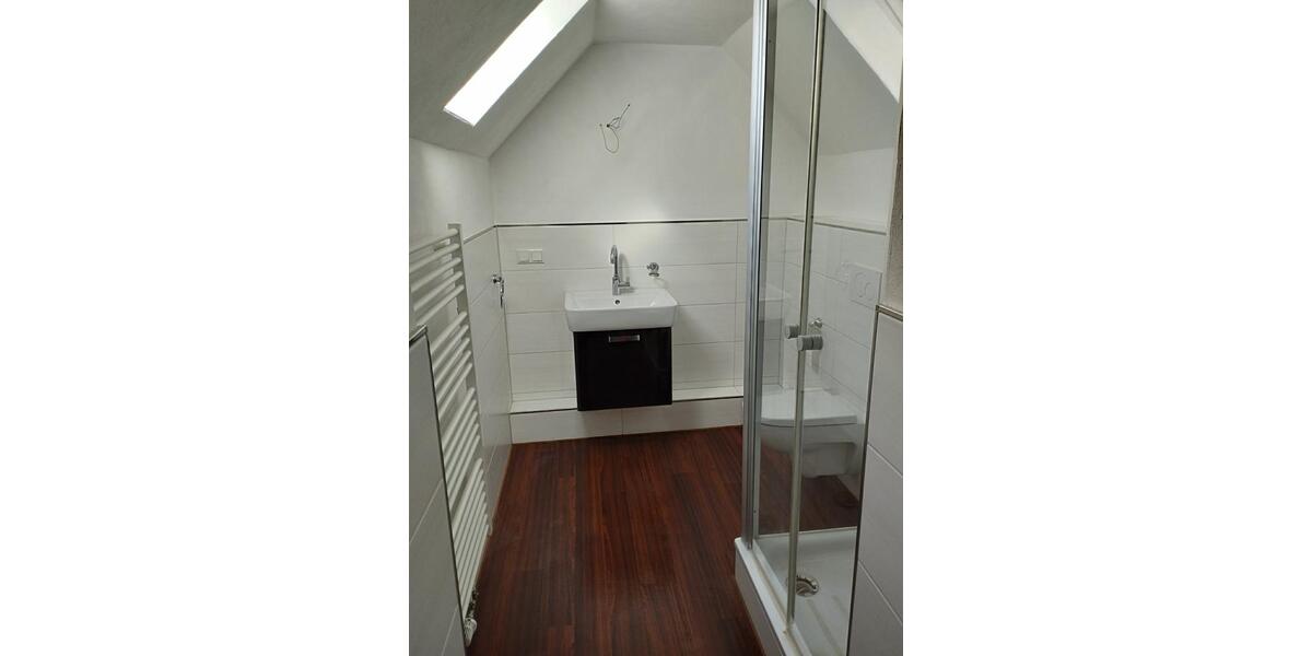 Dachgeschoßwohnung Lage - 3 Zimmer, 77 m&sup2;, 650&euro; | Angebot:25867954