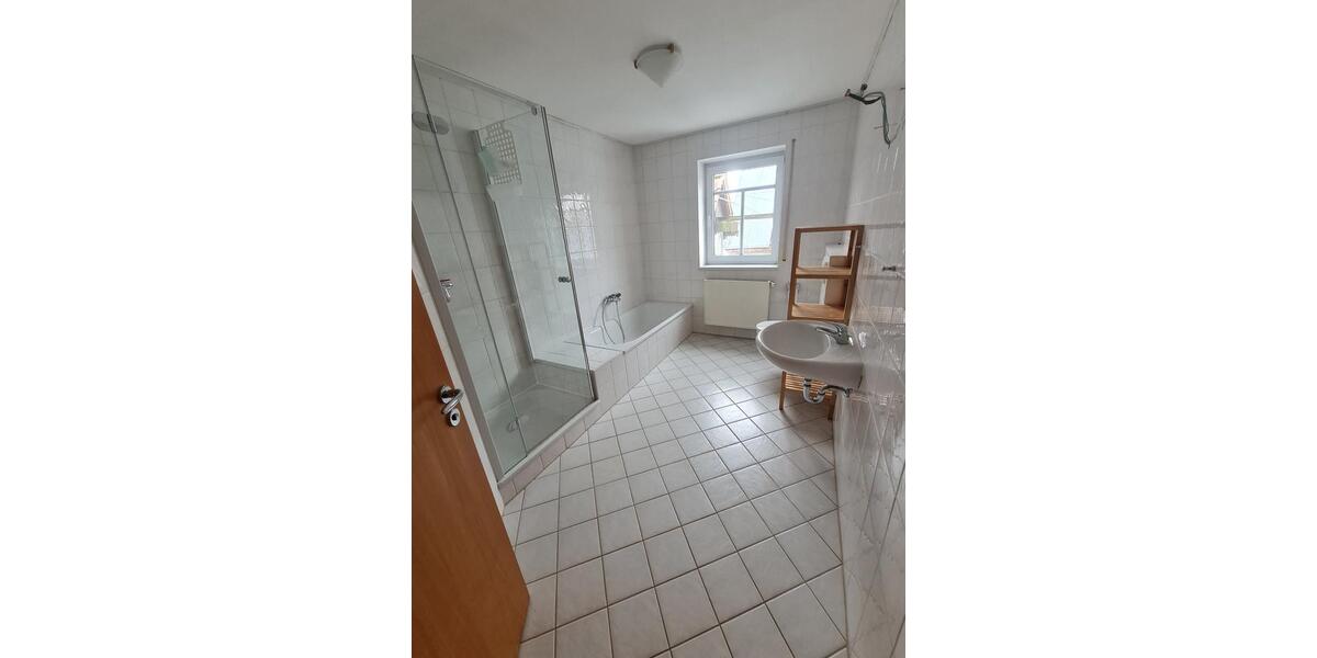 Dachgeschoßwohnung Schwarzach am Main - 6.5 Zimmer, 144 m&sup2;, 1.350&euro; | Angebot:25353316