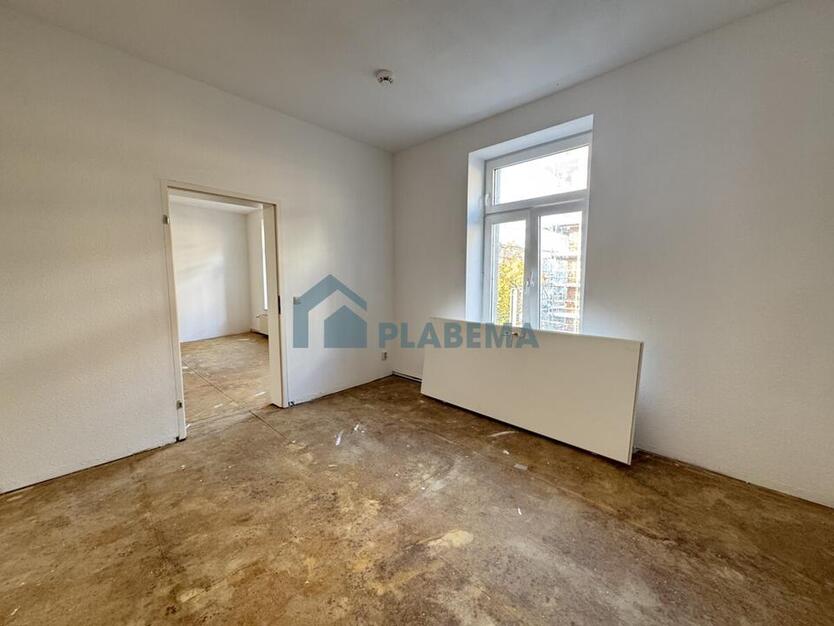 Frisch in Renovierung -> 2-Zimmer-Wohnung mit neuer Einbauküche in zentraler Innenstadtlage zimmer