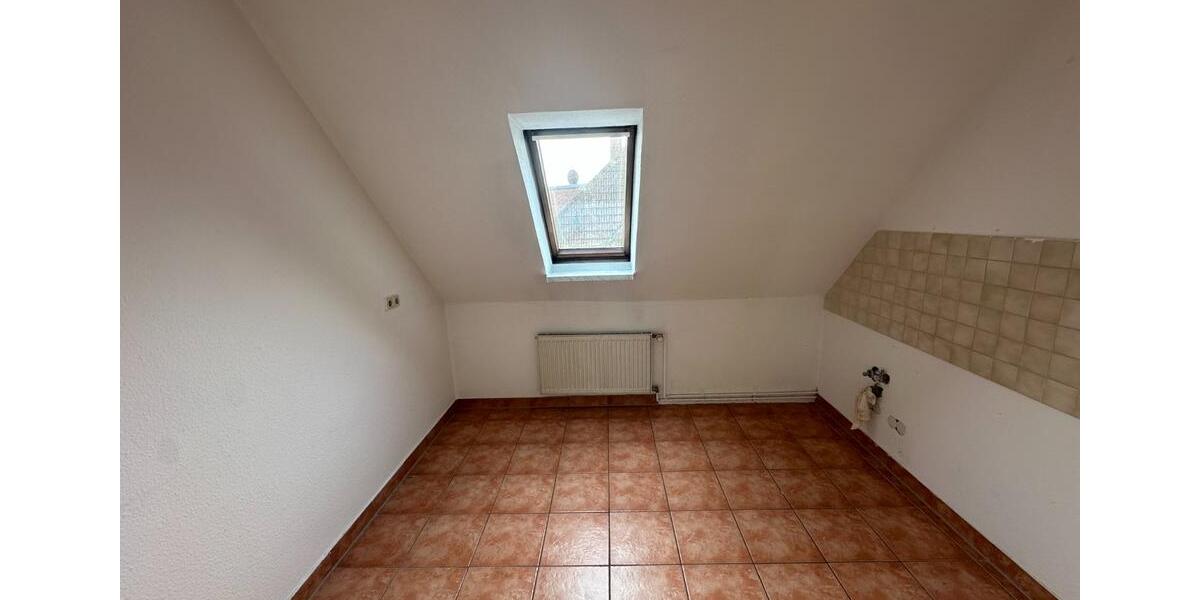 Dachgeschoßwohnung Neustrelitz - 3 Zimmer, 59 m&sup2;, 415&euro; | Angebot:25853532