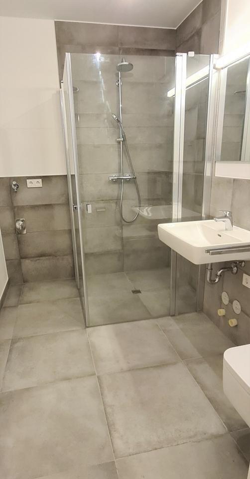 KEINE ANRUFE - nur schriftliche Anfragen - großzügige 1 Zimmer - Balkon - Tiefgarage - SB 3 Whg. 12 zimmer