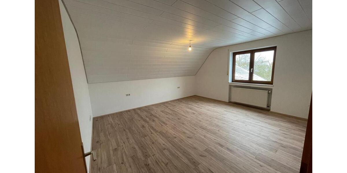 4 Zimmer Wohnung mit Kochnische, Garten u.evtl. Garage. Kaltmiete 4 zimmer