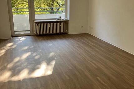 Sanierte 1 Zimmerwohnung mit Balkon zimmer