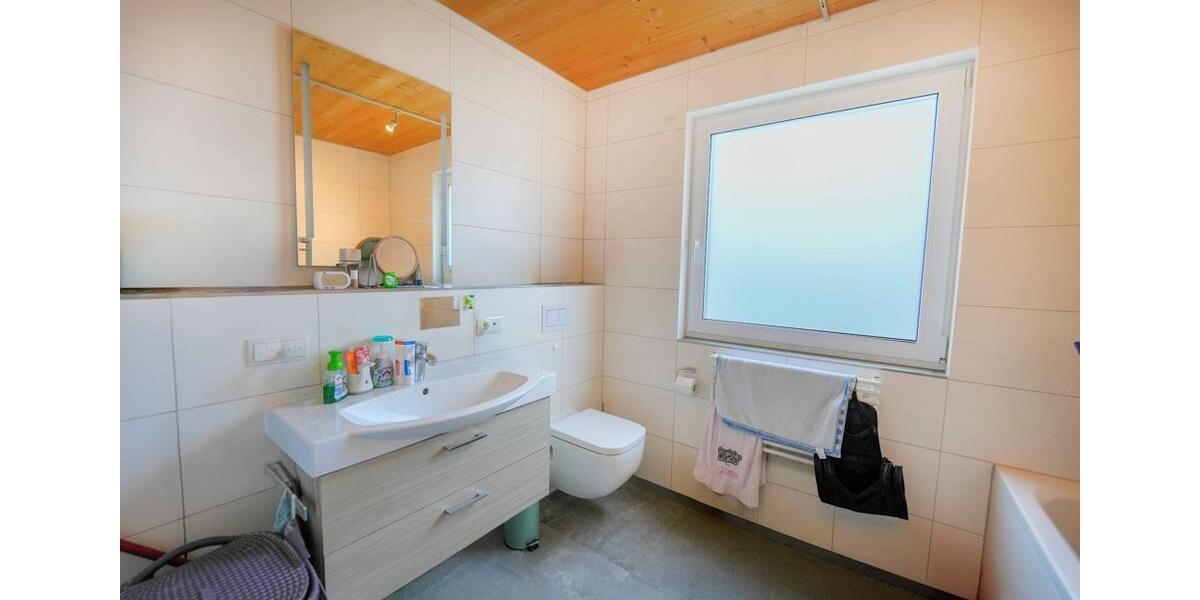 Etagenwohnung Ebersdorf bei Coburg - 4 Zimmer, 91 m&sup2;, 1.010&euro; | Angebot:26192999