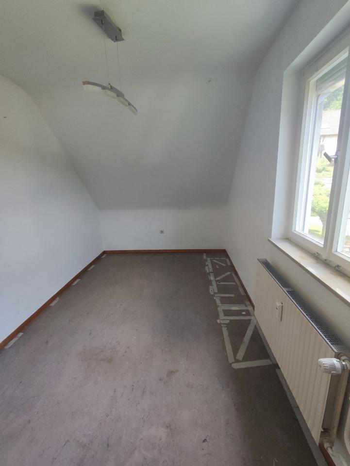helle freundliche 3 Zimmer DG Wohnung mit Aussicht ins Grüne