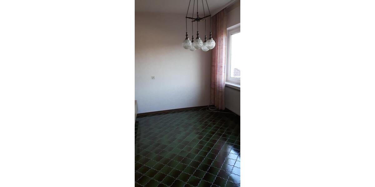 Einfamilienhaus Wirges - 9 Zimmer, 225 m&sup2;, 1.950&euro; | Angebot:24739341