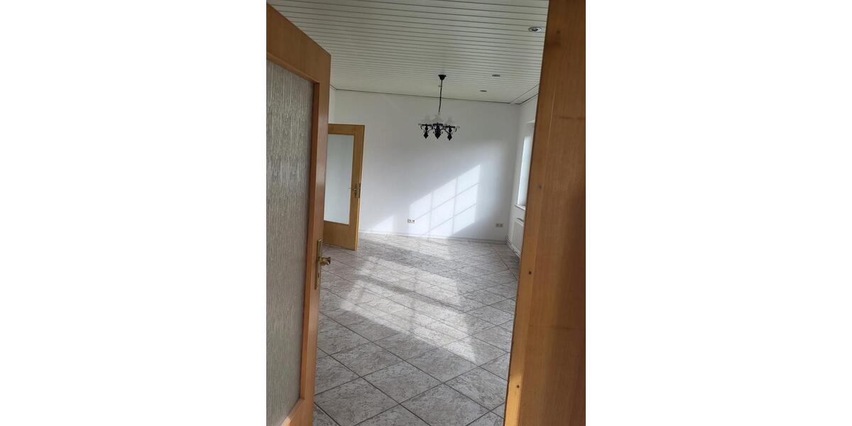 Einfamilienhaus mit Einliegerwohnung zum 01.02.26 zu vermieten 8 zimmer