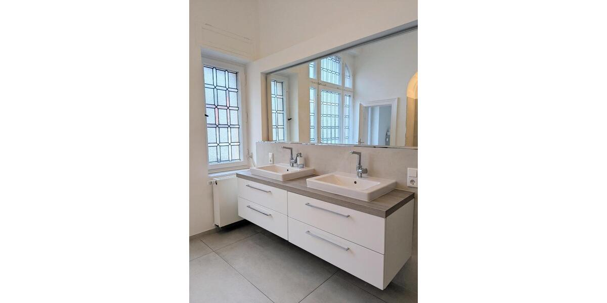 Etagenwohnung Herford - 5 Zimmer, 200 m&sup2;, 2.000&euro; | Angebot:25439050