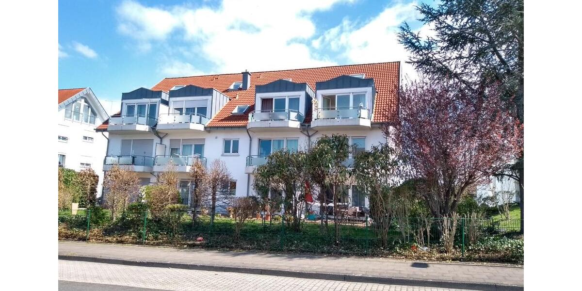 Helle großzügige Dachgeschosswohnung in Niederpleis-Schmerbroich 4 zimmer