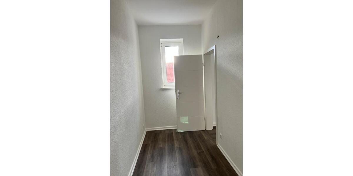 Erdgeschoßwohnung Hildesheim Itzum-Marienburg - 3.5 Zimmer, 900 m&sup2;, 900&euro; | Angebot:25335243