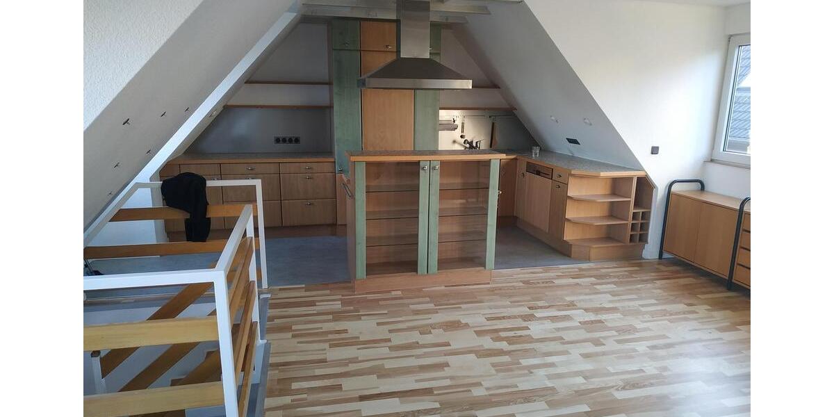 Hochwertiges PENTHOUSE mit 40 qm Süd-Dach-Terrasse, Einbau-Küche und -Schänken, Parkett 2.5 zimmer