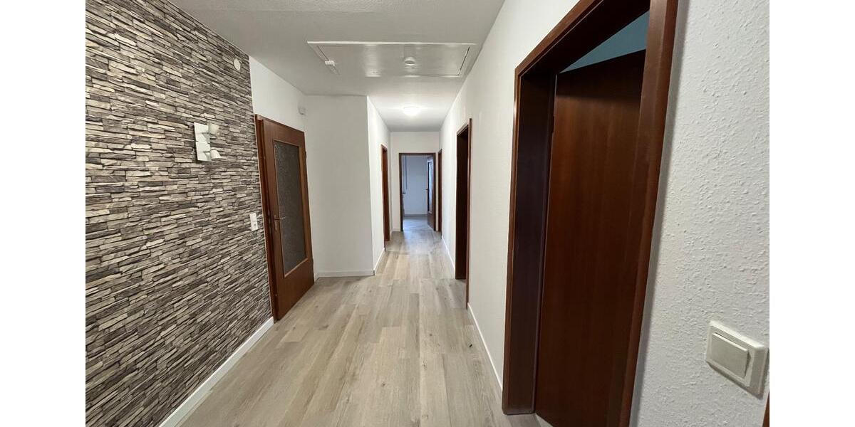 Dachgeschoßwohnung Porta Westfalica - 4 Zimmer, 85 m&sup2;, 710&euro; | Angebot:21594518