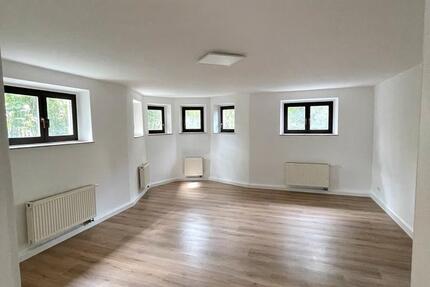 Renovierte 2-Zimmer TerassenWohnung in Stuttgart mit Carport