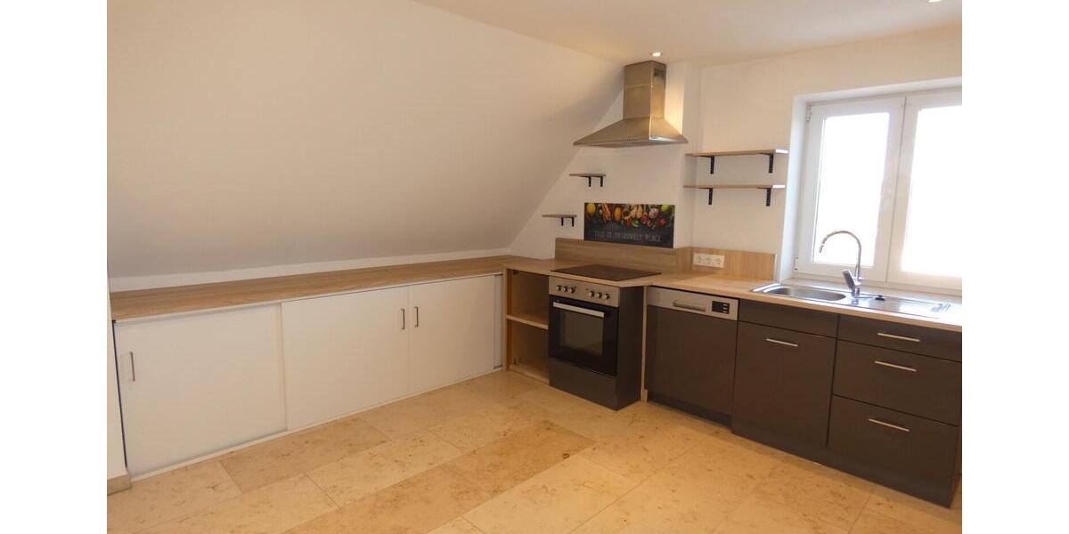 Dachgeschoßwohnung Finningen - 3 Zimmer, 126 m&sup2;, 820&euro; | Angebot:24865096