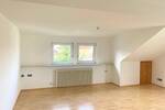Helle 4-Zimmer-Wohnung im DG mit Balkon, EBK und Kellerraum