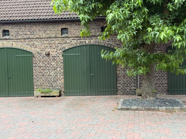 Erdgeschoßwohnung Duisburg Rheinhausen - 7 Zimmer, 211 m&sup2;, 2.000&euro; | Angebot:25962714