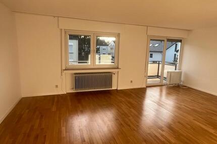 Helle 2-Zi.-Whg mit Balkon, Küche, Parkplatz 2 zimmer