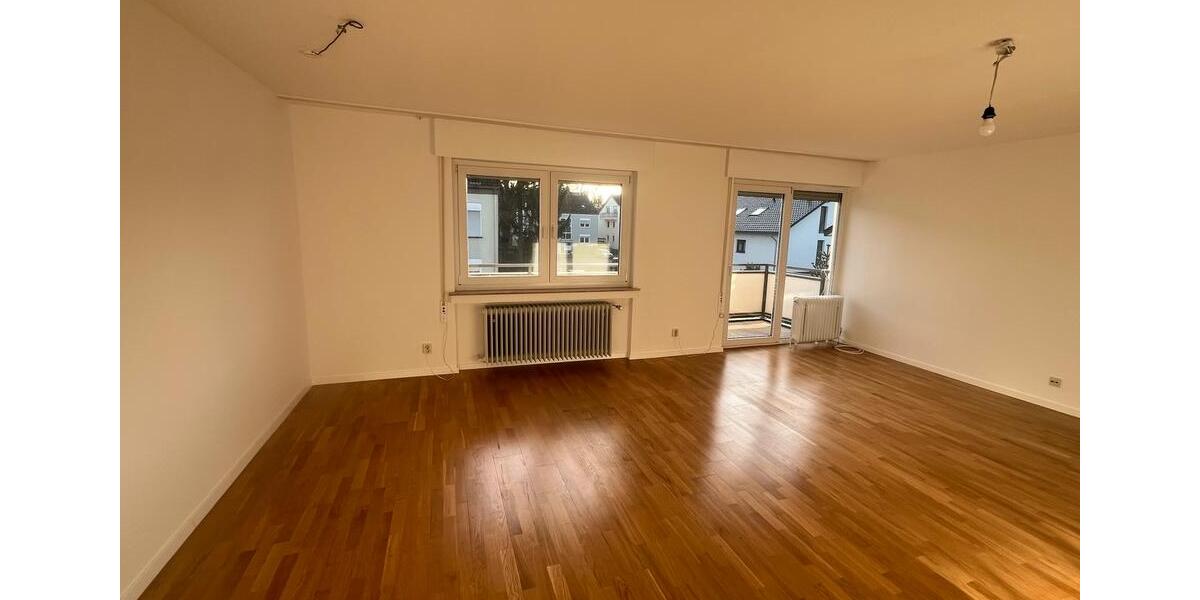 Helle 2-Zi.-Whg mit Balkon, Küche, Parkplatz 2 zimmer