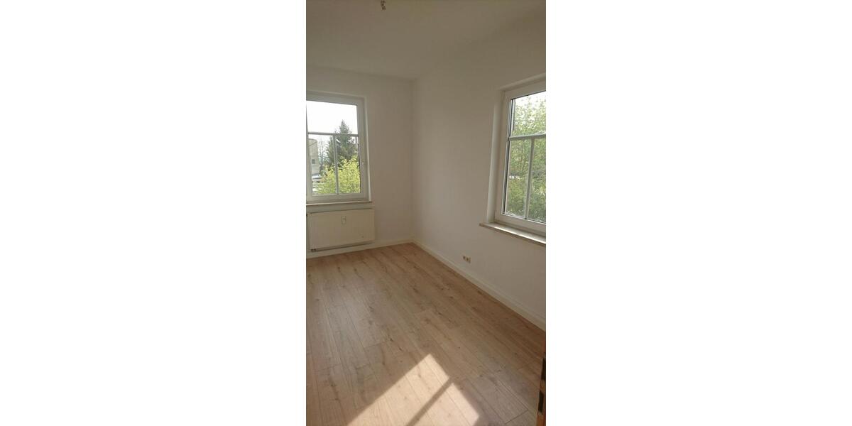 Etagenwohnung Pößneck - 4 Zimmer, 70 m&sup2;, 415&euro; | Angebot:26476635