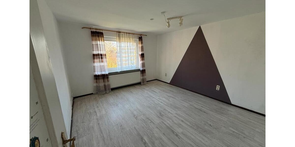 Etagenwohnung Weener - 5 Zimmer, 95 m&sup2;, 1.000&euro; | Angebot:25942354