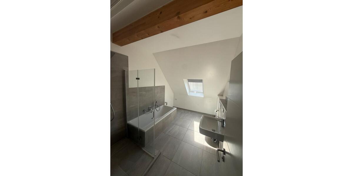 Etagenwohnung Frankfurt am Main Bergen-Enkheim - 3 Zimmer, 110 m&sup2;, 1.900&euro; | Angebot:26531811