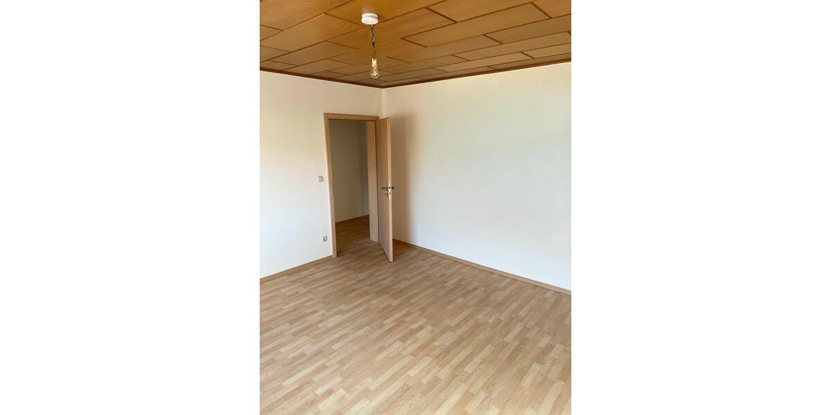 Etagenwohnung Schwandorf - 4 Zimmer, 100 m&sup2;, 920&euro; | Angebot:24867403