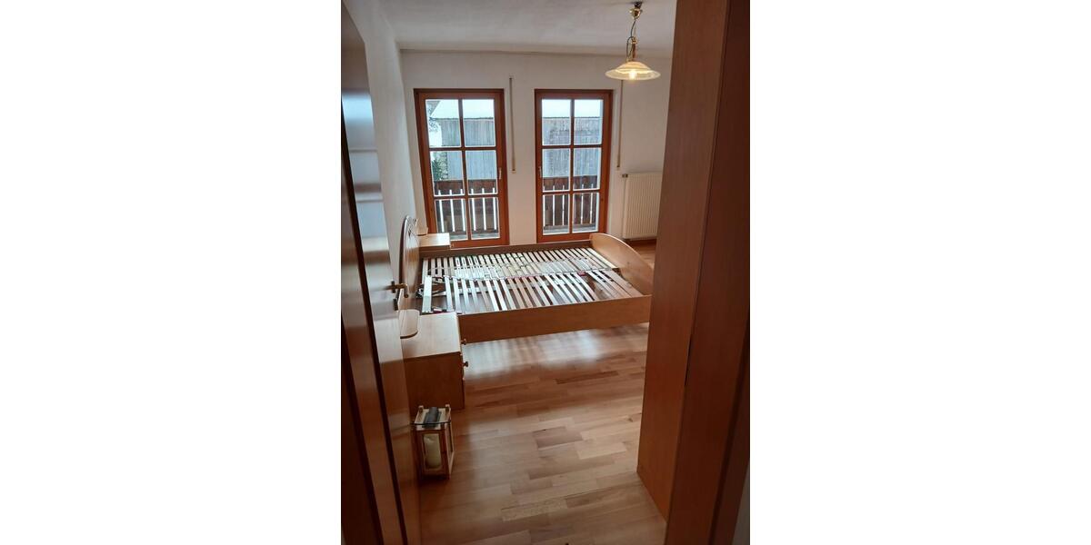 Erdgeschoßwohnung Cham - 4 Zimmer, 115 m&sup2;, 700&euro; | Angebot:25549096