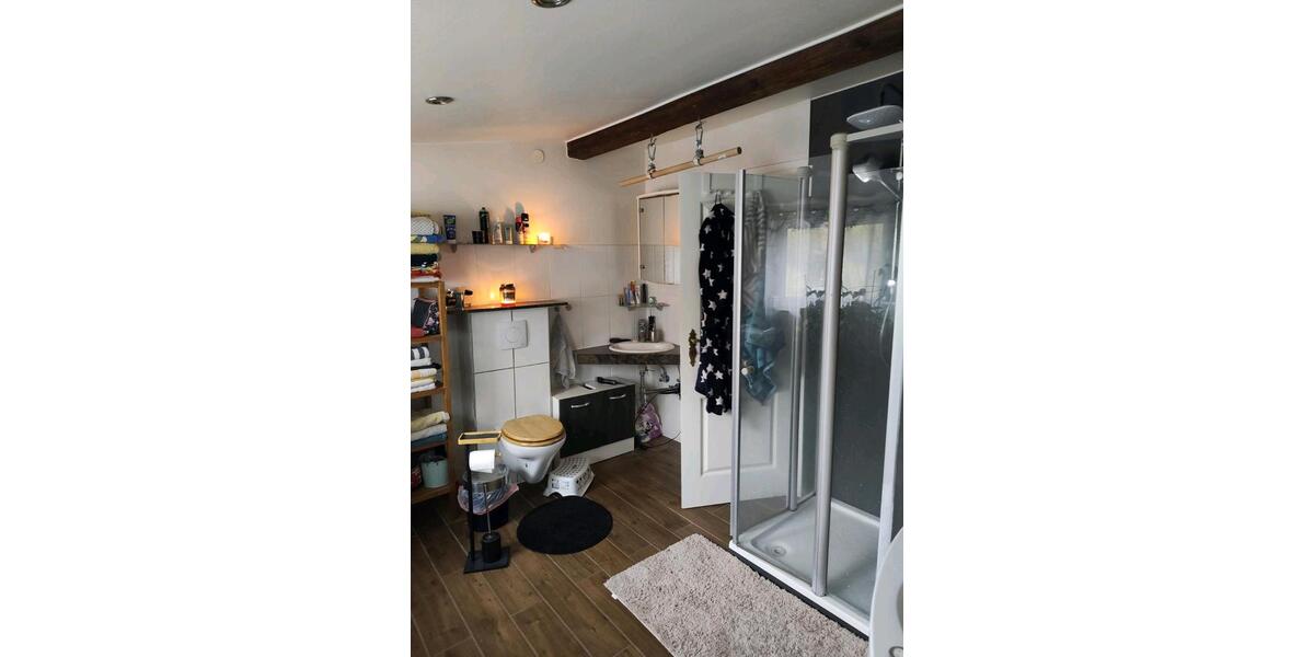 Dachgeschoßwohnung Weinheim - 5 Zimmer, 140 m&sup2;, 1.400&euro; | Angebot:24741696