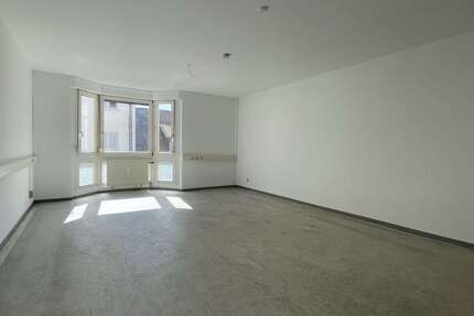 Wohnung Wiesbaden Biebrich - 4 Zimmer, 143 m&sup2;, 1.400&euro; | Angebot:27658308