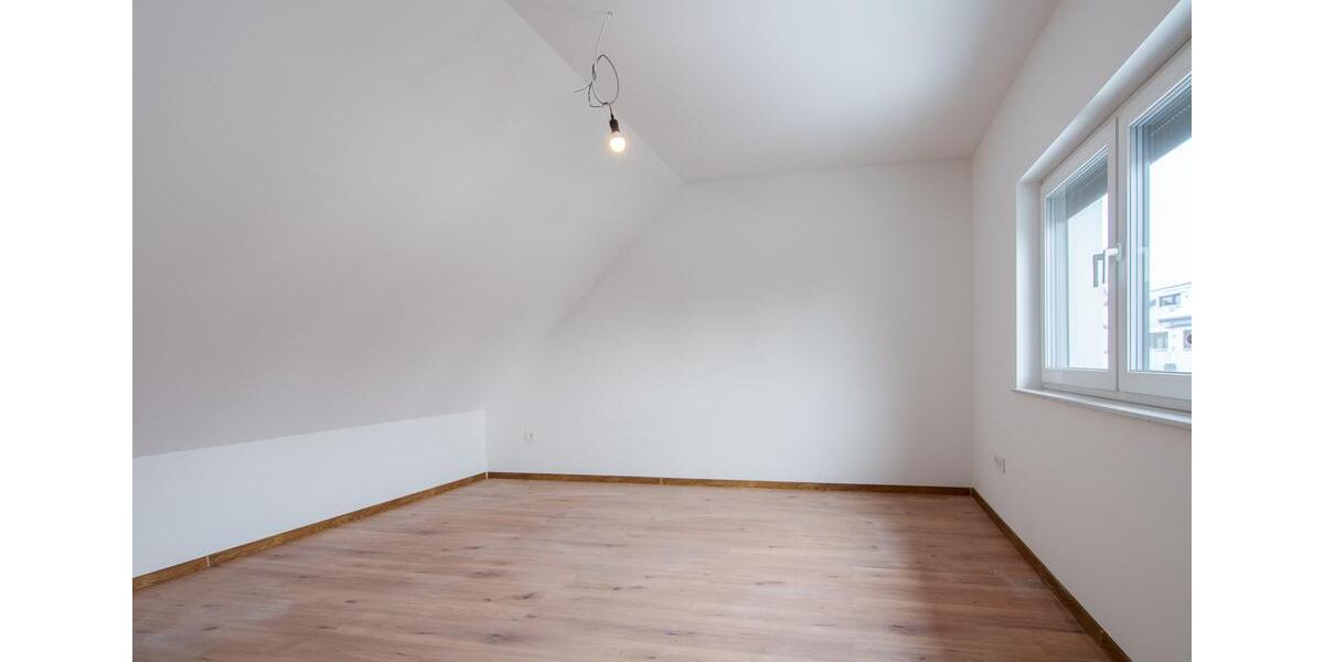 Dachgeschoßwohnung Hiddenhausen - 3 Zimmer, 106 m&sup2;, 1.100&euro; | Angebot:25921778