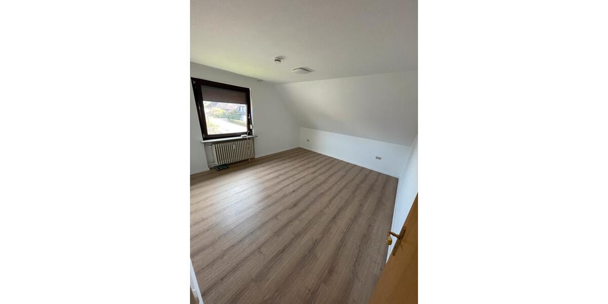 Dachgeschoßwohnung Uelzen - 3 Zimmer, 78 m&sup2;, 900&euro; | Angebot:26021968