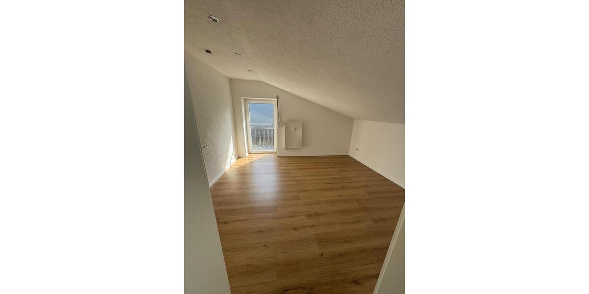 Dachgeschoßwohnung Wabern - 3 Zimmer, 95 m&sup2;, 950&euro; | Angebot:25997870