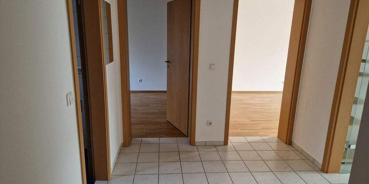 Etagenwohnung Straubing - 3 Zimmer, 87 m&sup2;, 750&euro; | Angebot:24864770