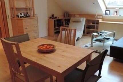 Großzügige, möblierte 2 Zi.-DG-Maisonette-Wohnung zimmer