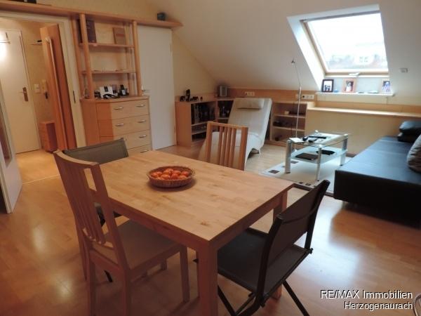 Großzügige, möblierte 2 Zi.-DG-Maisonette-Wohnung zimmer