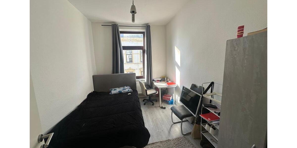 Erdgeschoßwohnung Wilhelmshaven - 4 Zimmer, 150 m&sup2;, 300&euro; | Angebot:25874543
