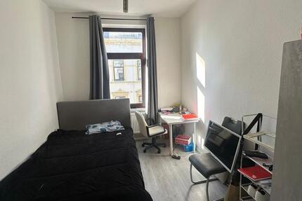Wohnung Wilhelmshaven - 4 Zimmer, 150 m&sup2;, 300&euro; | Angebot:25874543