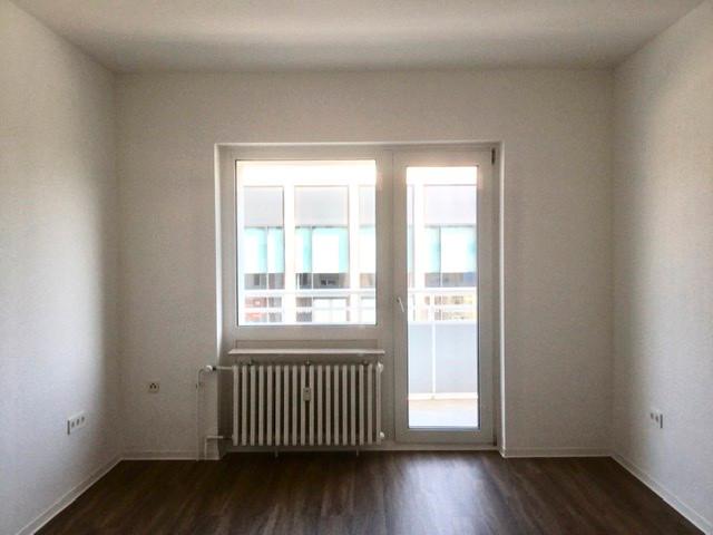 Sanierte und renovierte 2-Zimmer-Wohnung mit Balkon und Tageslichtbad