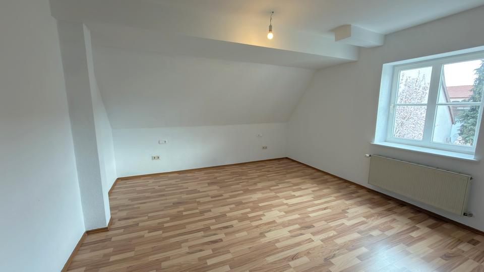 Dachgeschoßwohnung Volkmarsen - 4 Zimmer, 103 m&sup2;, 650&euro; | Angebot:26221973