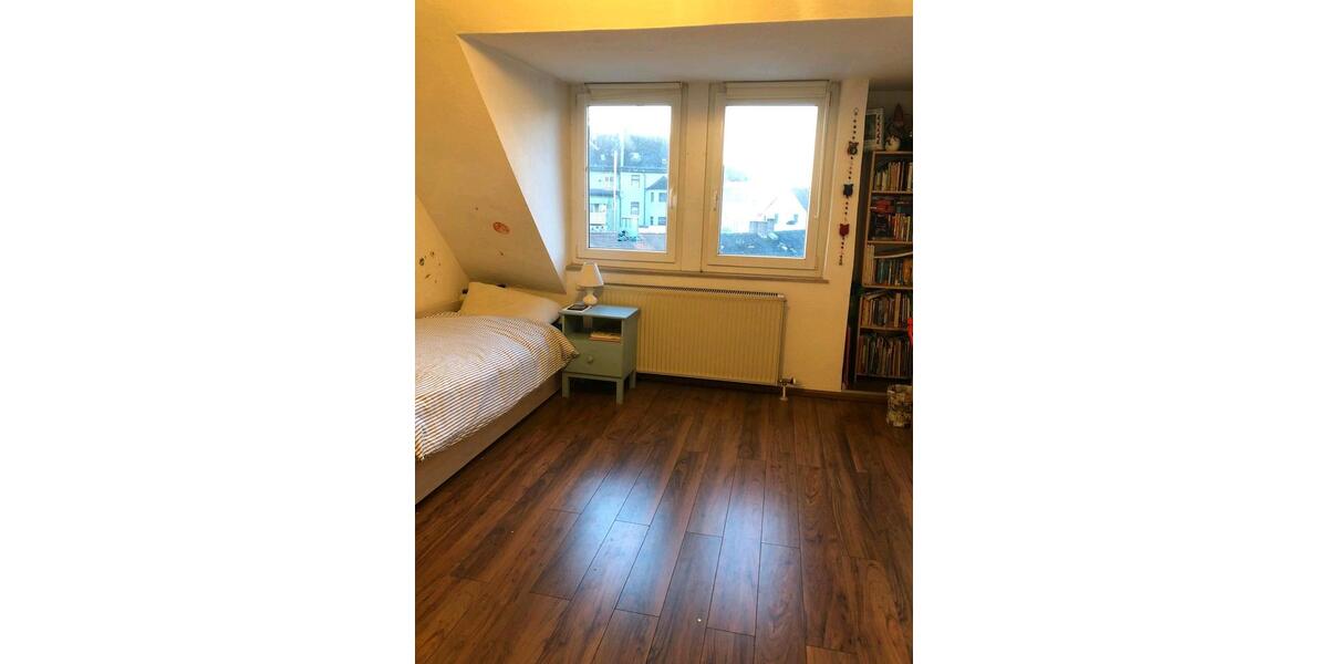 Dachgeschoßwohnung Weiden in der Oberpfalz - 5 Zimmer, 130 m&sup2;, 1.200&euro; | Angebot:24741172