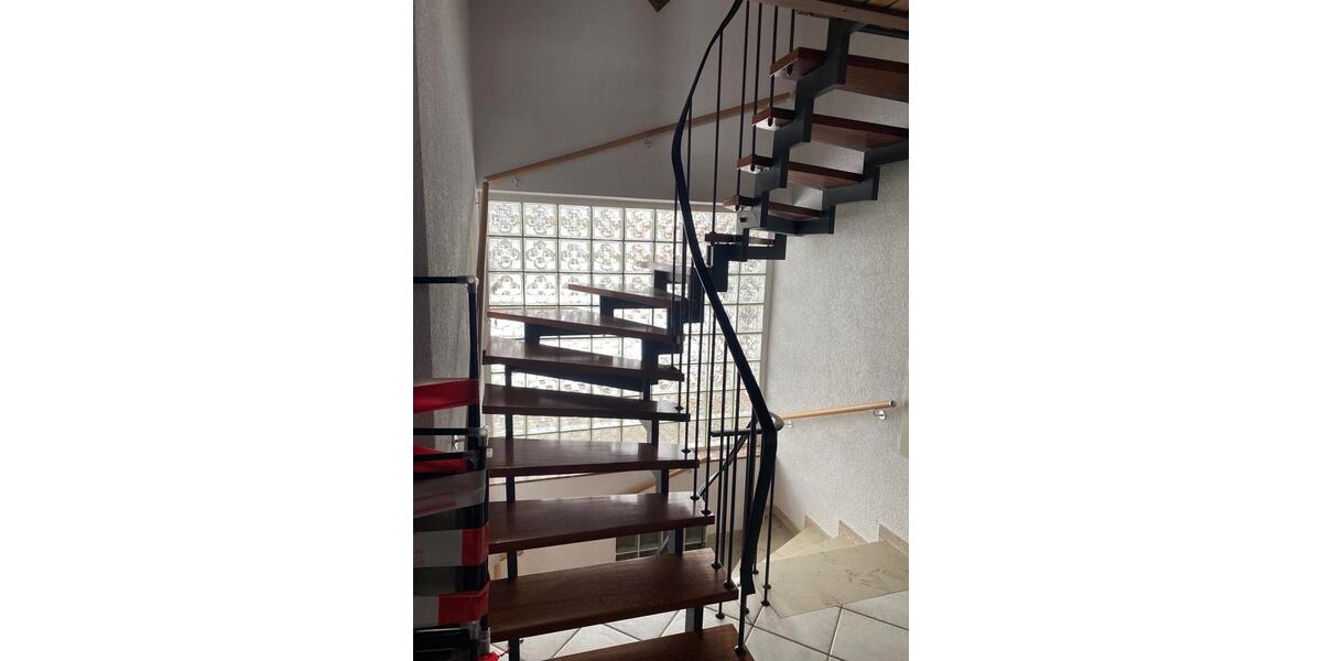 Etagenwohnung Ehringshausen - 5 Zimmer, 145 m&sup2;, 1.500&euro; | Angebot:24782704